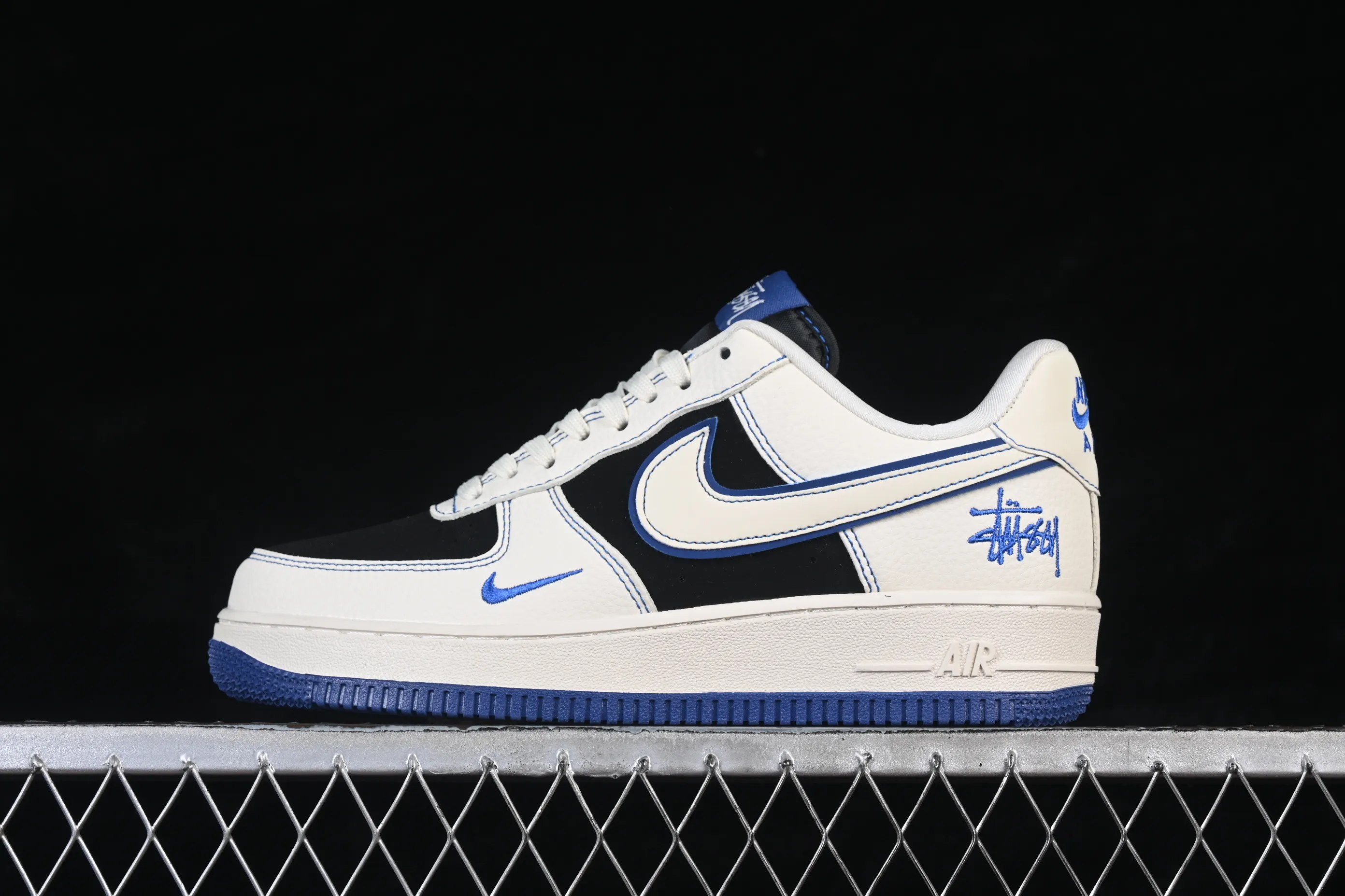 All categories Nk Air Force 1 Air Force series Nk Air Force 1 Low Air Force low-top Nike Air Force 1'07 Low White and black contrasting sapphire blue Air Force 1 low-top casual sneakers DN1688-811